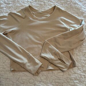 Fleo Beige Cropped Crewneck athletic long sleeve